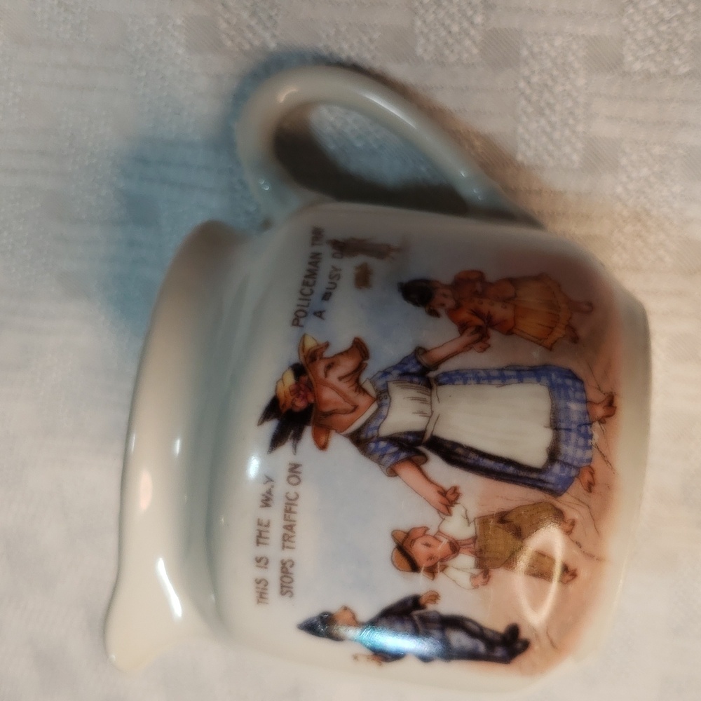 Vintage Ceramic Creamer with anthropomorphic animsls  Design‎